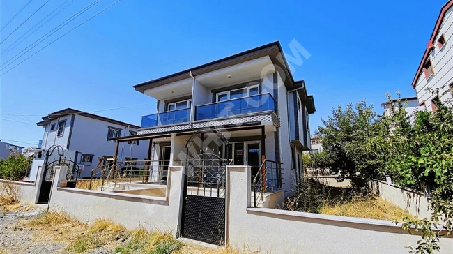 YENİÇİFTLİKTE MERKEZİ KONUM GENİŞ BAHÇELİ İMAR YOLA CEPHE VİLLA