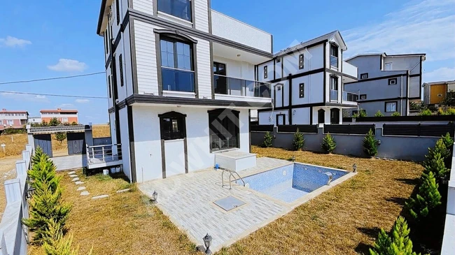 DENİZ MANZARALI HAVUZLU 300 m2 ARSA İÇİNDE ULTRA LÜKS 5+1 VİLLA