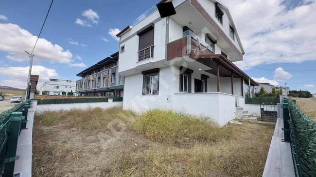 UYGUN FIRSAT GENİŞ BAHÇE KULLANIMI MERKEZİ KONUM VİLLA