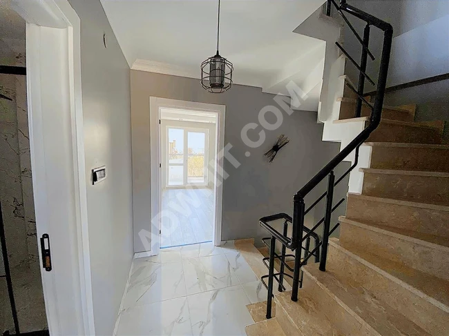 ATILIM GYR'DEN HER KATTAN DENİZ MANZARALI ÇOK ŞIK 4+1 VİLLA