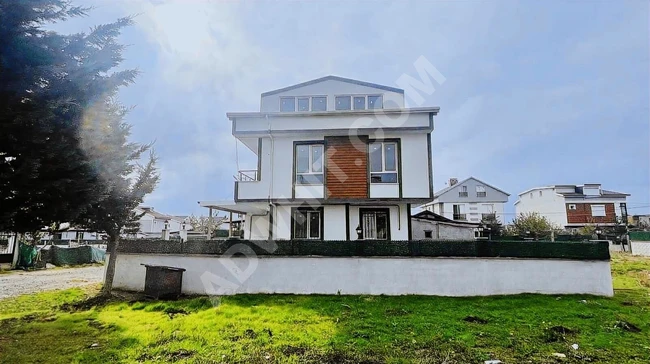 YENİÇİFTLİKTE MERKEZİ KONUM OTURUMA HAZIR ÇOK ŞIK 4+1 VİLLA