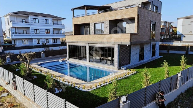 LÜKS VE KONFOR BİR ARADA MÜKEMMEL MANZARASI İLE 650 m2 MALİKANE