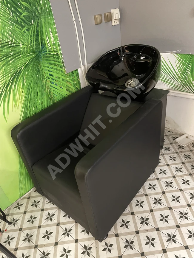 Laundry set and a table with a mirror