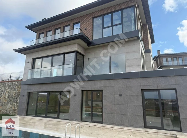 فيلا ثلاثية الطوابق مع مسبح في TEPEÖREN DORUKPARK VİLLALARI