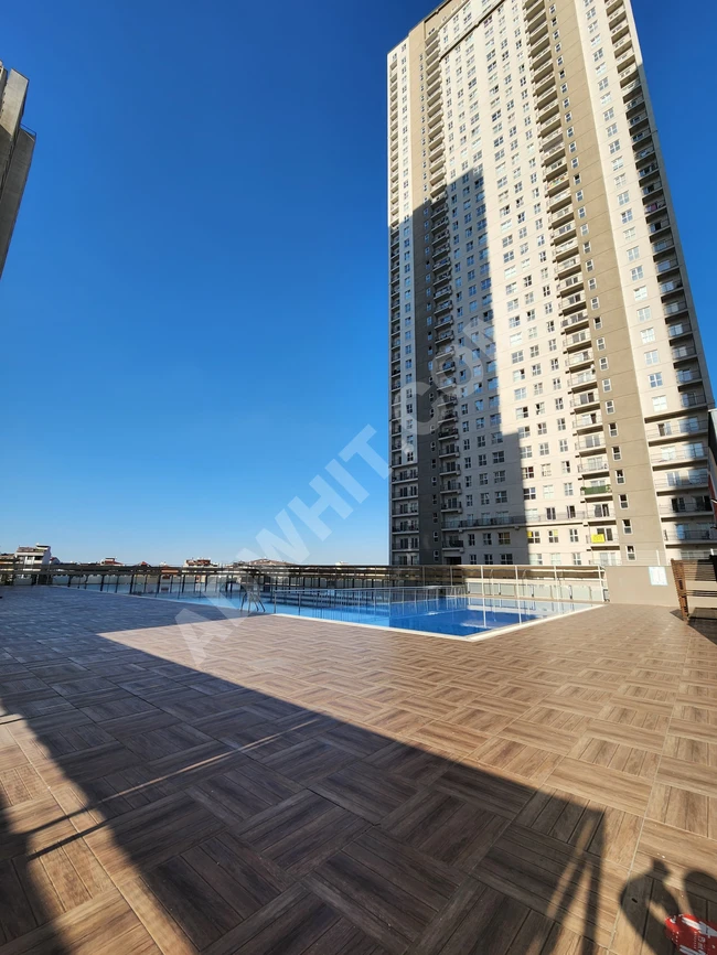 An Logo sitesinde satılık boş 1+1 daire, 16. katta, 60 metrekare.