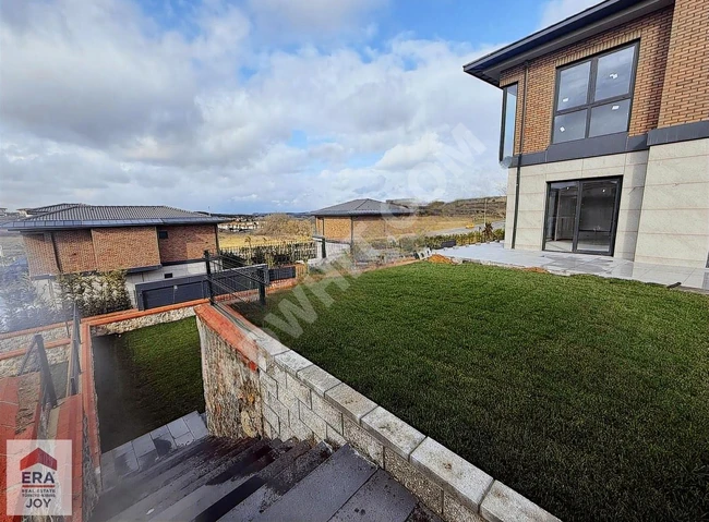 فيلا ثلاثية الطوابق مع مسبح في TEPEÖREN DORUKPARK VİLLALARI