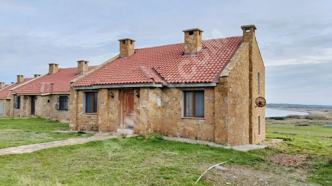 EŞELEK AYDINCIK PLAJINA ÇOK YAKIN DENİZ MANZARALI TAŞ VİLLA 3+1