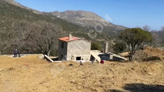 YEŞİLLİKLER İÇİNDE 800 MT2 ARSASI BULUNAN SATILIK TAŞ EV ACİL!