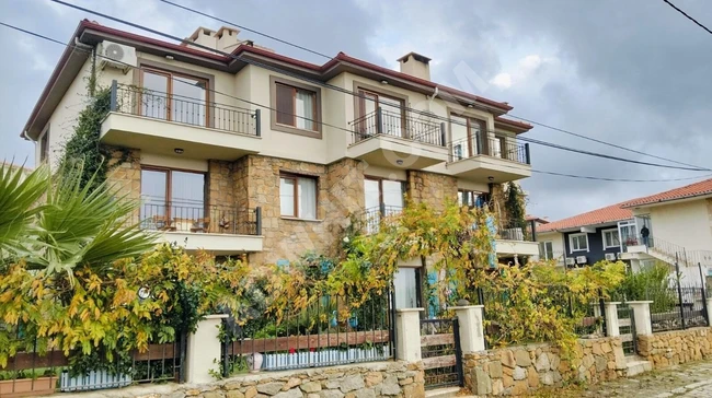 GÖKÇEADANIN EN NEZİH SİTESİ PERA GARDEN'DA ÜST KAT 2+1 SATILIK!