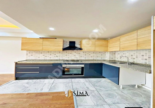 Metrobüs'e yakın bir sitede bahçe manzaralı satılık daire