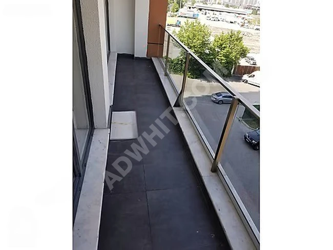 شقة للإيجار 1+1 خالية الطابق العالي بحي SEFAKÖY İNÖNÜ