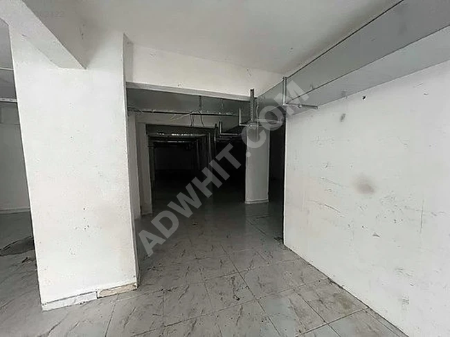 محل فارغ مفتوح من الأمام بمساحة 280 متر مربع