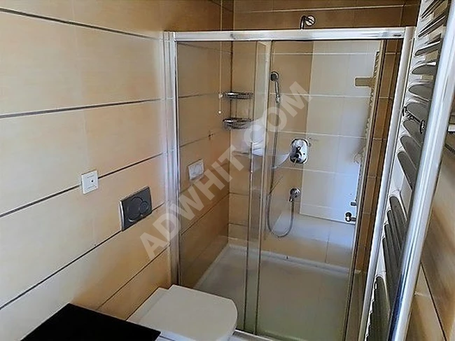 شقة 2+1 كبيرة فارغة وأرضية منخفضة للبيع في Maslak Mashattan