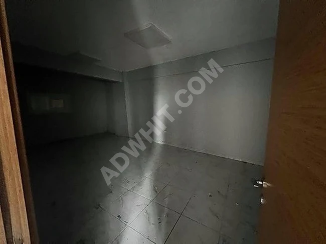 محل فارغ مفتوح من الأمام بمساحة 280 متر مربع