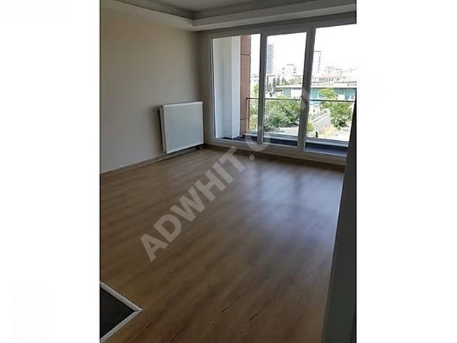 شقة للإيجار 1+1 خالية الطابق العالي بحي SEFAKÖY İNÖNÜ