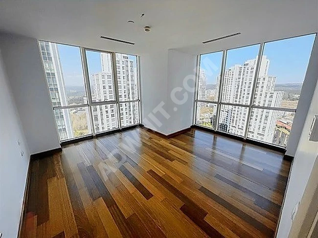 Maslak Mashattan'da Güzel Peyzaj Manzaralı Satılık Boş 4+1 Daire