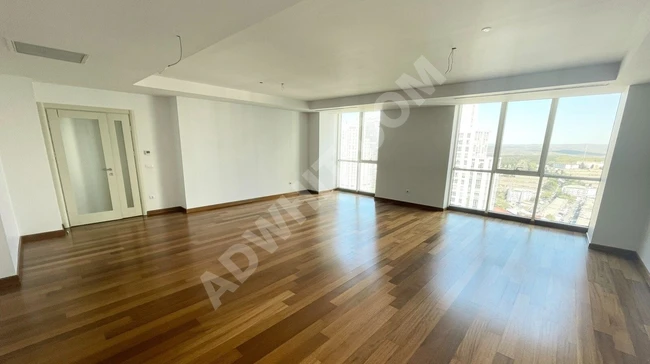 Maslak Mashattan'da Güzel Peyzaj Manzaralı Satılık Boş 4+1 Daire