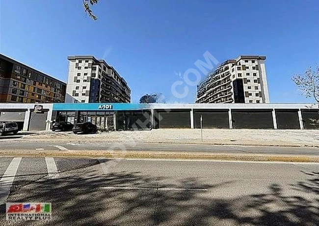 REYHAN CADDE ÜZERİNDE YENİŞEHİR MAHALLESİNDE DEPOLU DÜKKAN