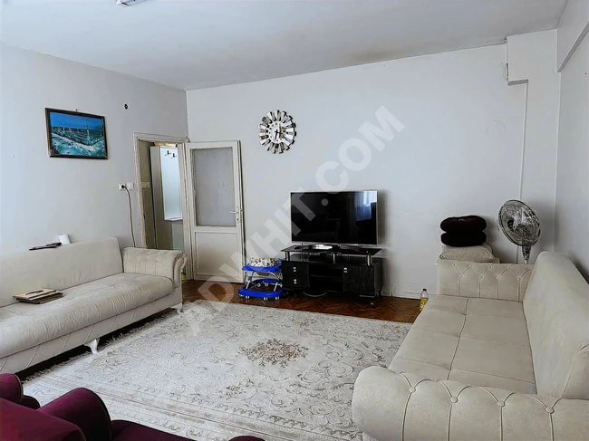 Güngören kaymakamlığa ulaşıma yakınköşe binada yatırımlık daire