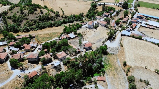 BOLU GÖYNÜK BULANIK'DA KÖY İÇİNDE 975 M2 UYGUN ARSA