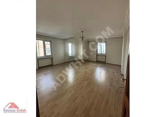 KAÇMAZ EMLAK'TAN PENDİK BAHÇELİEVLERDE 3+1 2. KAT 125 M2 DAİRE.