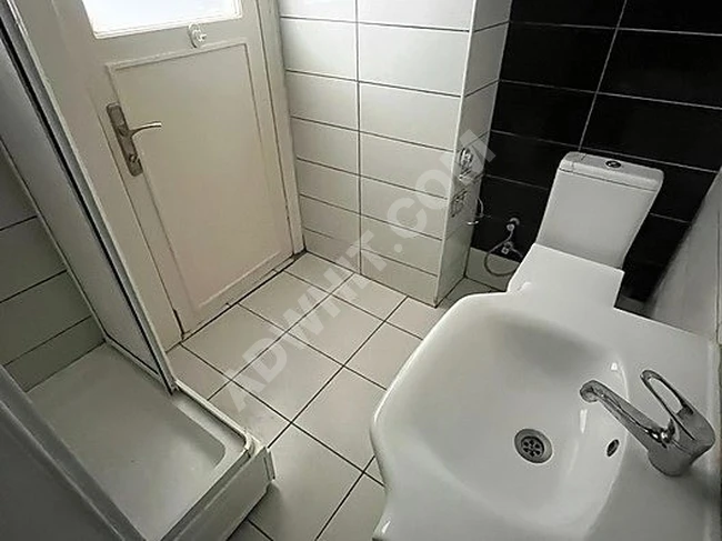 Bakırköy İstanbul cd. ENDER Mağazası Karşısı 2+1 100m2