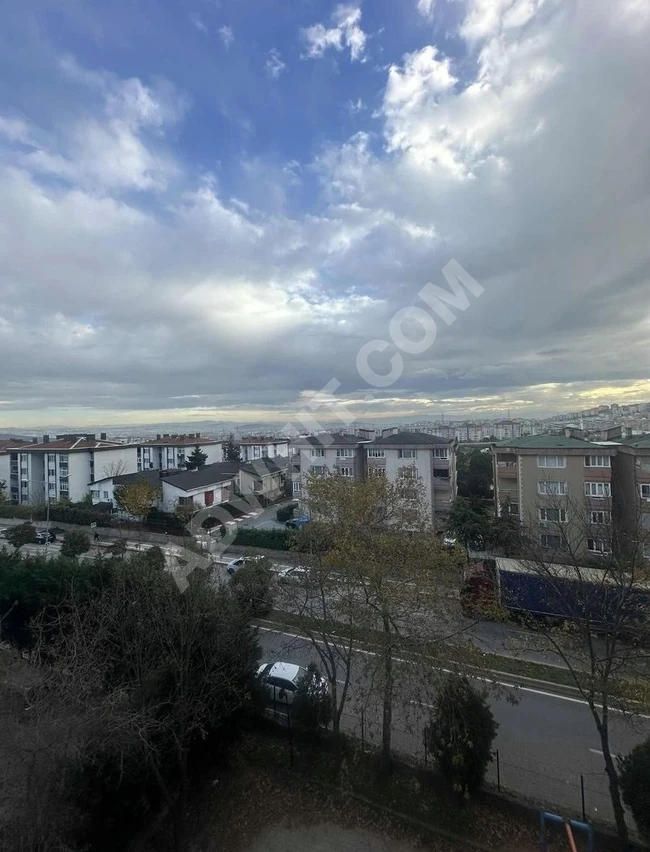 KAÇMAZ EMLAK'TAN YENİŞEHİRDE SİTE İÇİ 4. KAT 120 M2 GENİŞ DAİRE.