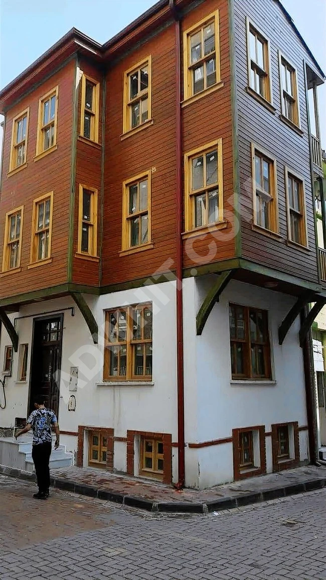 Aksarayda Metroya Yürüyüş Mesafesinde Satılık Komple Bina!