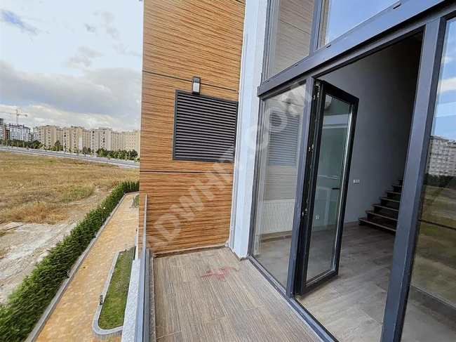 BEYLİKDÜZÜ İN MARİ SATILIK DENİZ MANZARALI 1+1 LOFT BALKONLU