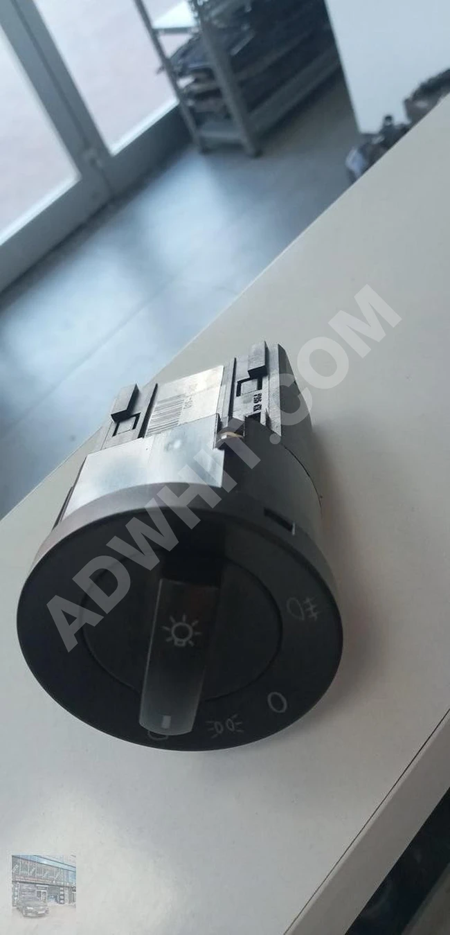 6Q0941531S زر فتح غطاء الوقود