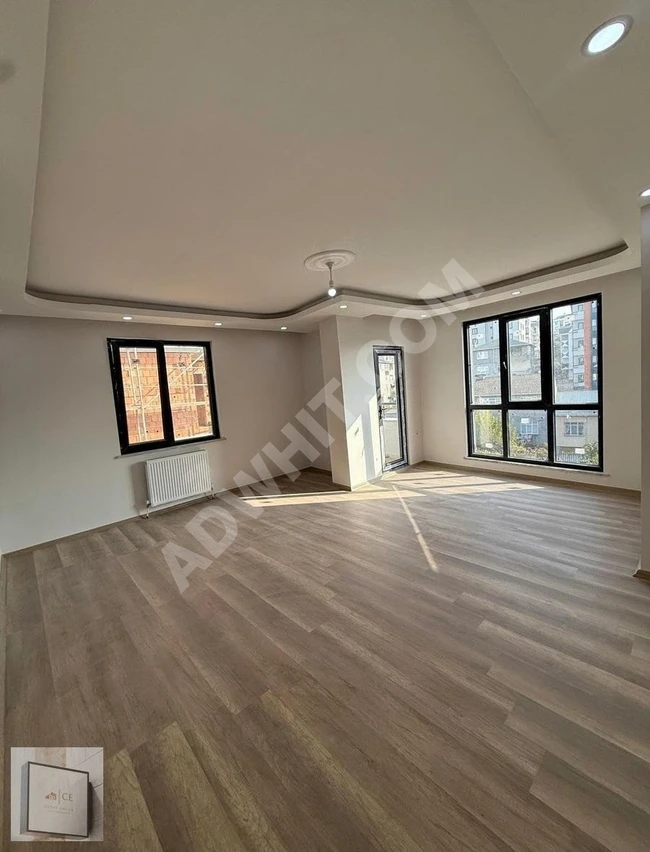 MÜTHİŞ GENİŞLİKTE İKİ AİLE YE ÖZEL YAPILMIŞ CADDE ÜZERİ DUBLEKS