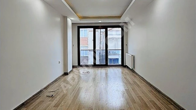 METROBÜSÜN DİBİNDE EBEVEYN BANYOLU KAPALI MUTFAK 1+1 KİRALIK !!