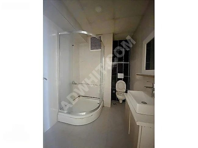 MAVİ IŞIKDAN METROBÜSE YAKIN SİTE İÇİNDE HAVUZ CEPHE 1+1 KİRALIK