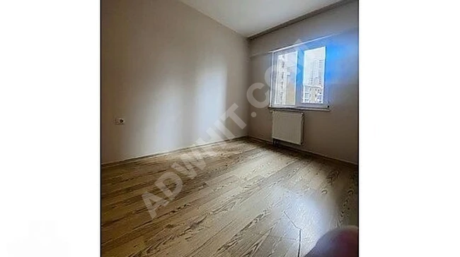 MAVİ IŞIKDAN METROBÜSE YAKIN SİTE İÇİNDE HAVUZ CEPHE 1+1 KİRALIK