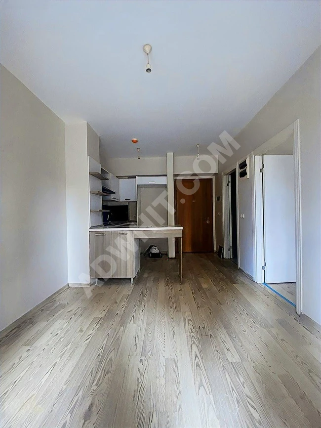 MAVİ IŞIKDAN METROBÜSE YAKIN SİTE İÇİNDE HAVUZ CEPHE 1+1 KİRALIK