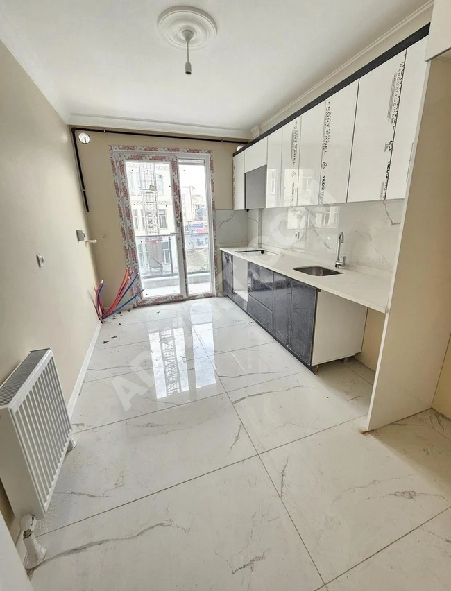 SULTANBEYLİ MERKEZDE 2+1 100M2 SIFIR BUTIK SITEDE LUKS DAİRE