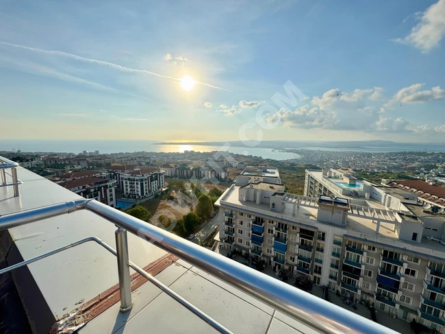 شقة دوبلكس مفروشة بإطلالة بحر وبحيرة في اسطنبول! 