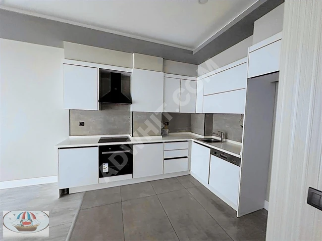 BRAND İSTANBUL'DA BALKONLU TERASLI BÜYÜK TİP BOŞ 1+1 DAİRE