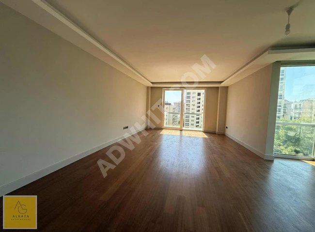 SUADİYE'DE SATILIK 3+1 BOŞ DAİRE DİVAN'A 3 DK LÜKS MİMARİ DEKOR