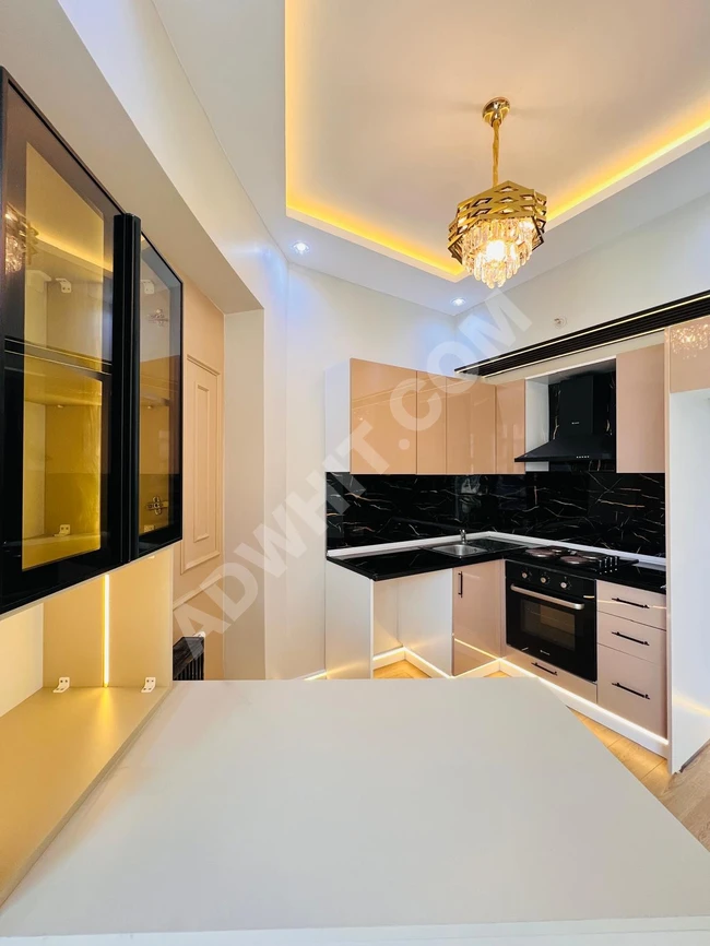 شقة بإطلالة مدينة للبيع ضمن مجمع سكني بإسطنبول بسعر مغري 