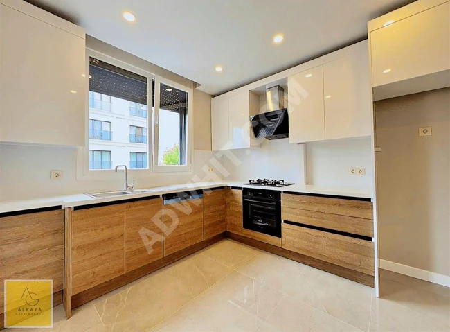 BOSTANCI SAHİL VE MARMARAY YAKINI SATILIK GENİŞ 3+1 BOŞ DAİRE