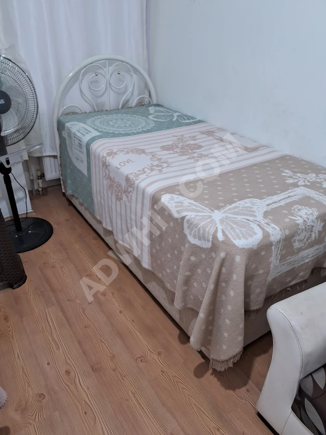 سرير مفرد كامل ( الضهر + السرير + الفرشة ) مع فرشة اضافية 