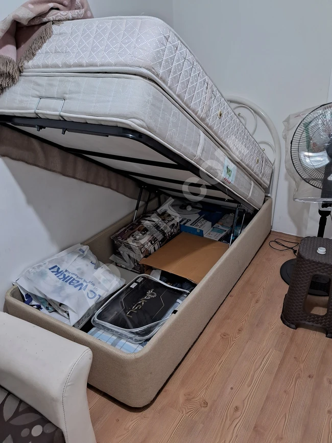 سرير مفرد كامل ( الضهر + السرير + الفرشة ) مع فرشة اضافية 