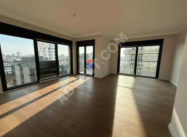 SUADİYE NOTER SOKAK'TA SATILIK 3+1 BALKONLU 105M² NET DAİRE