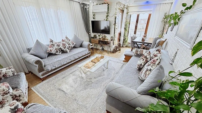 =ADRES=BİNEVLER'DE OTOPARKLI SİTE İÇİ 10.KAT EŞYALI SATILIK 2+1