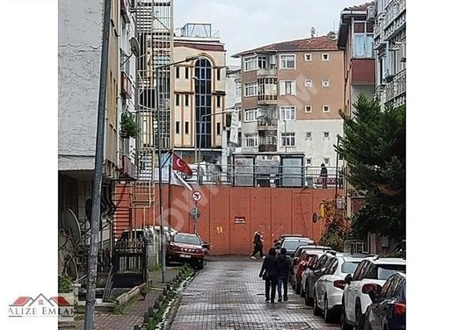 alizeden sefaköy gültepe metrobüsün dibinde arakat 20 mt hisseli