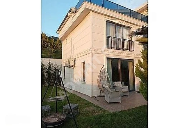 Büyükçekmece'de lüks site içerisinde satılık villa