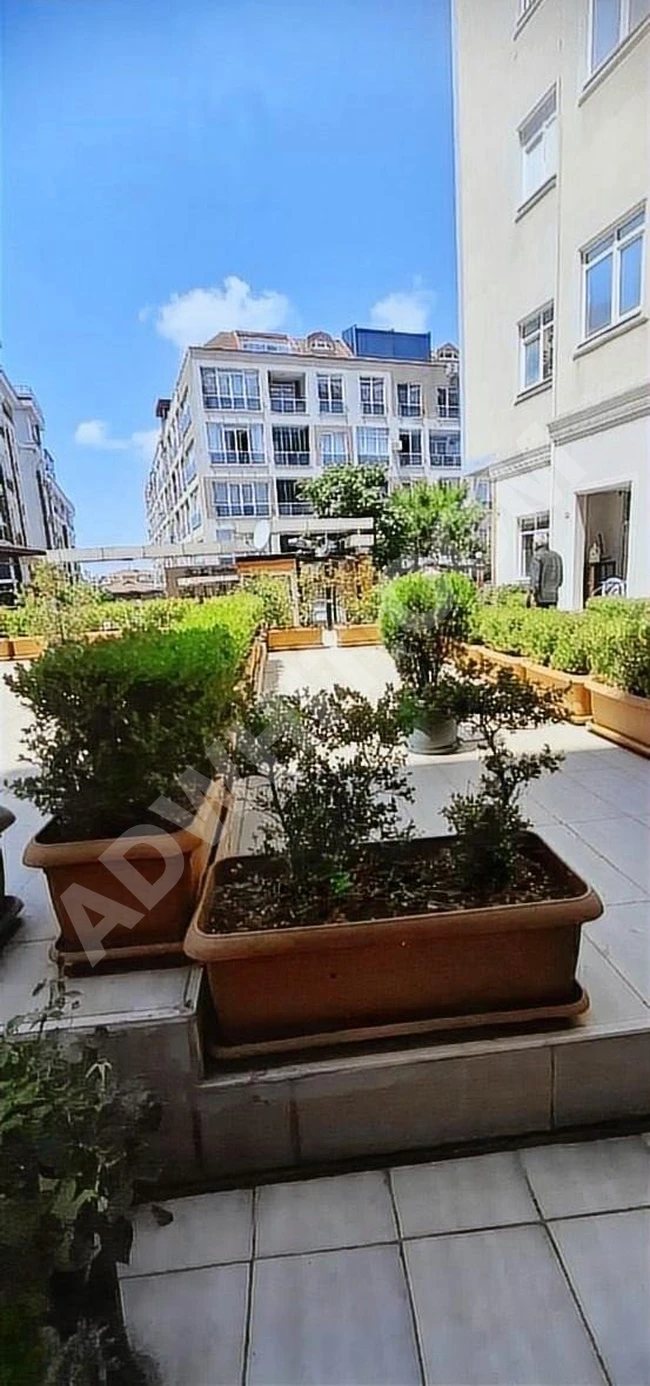 Beylikdüzü kısa katlı site içi 220m2 4+1deniz manzaralı kiralık