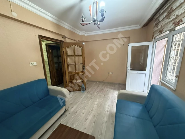 للاجار شقه غرفتين وصالون فاضي بدون الاثاث 