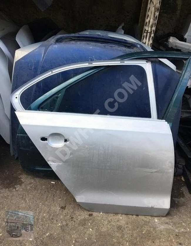 VLKSWAGEN JETTA SAĞ ARKA KAPI